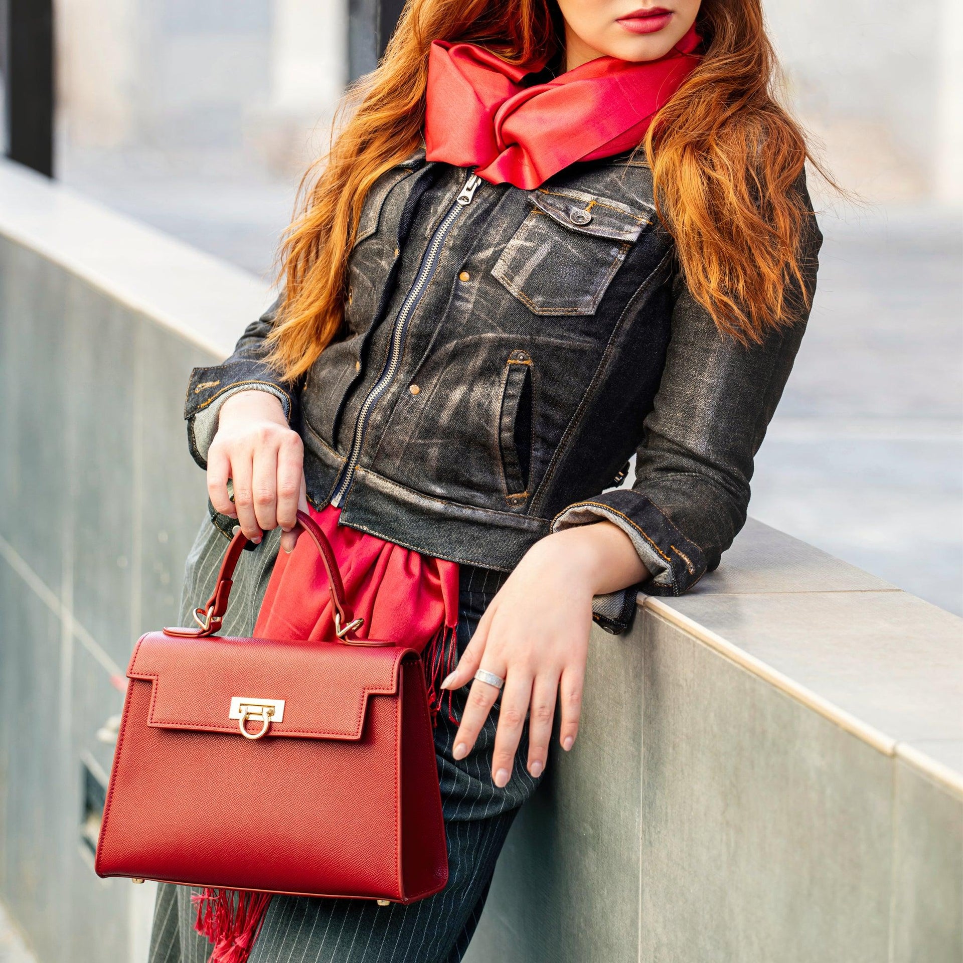 20 Red Bag Outfit Ideas - all black with jeans an a pop of color with a red  statement bag - April Golightly | Red bag outfit, Red purse outfit, Red  outfit